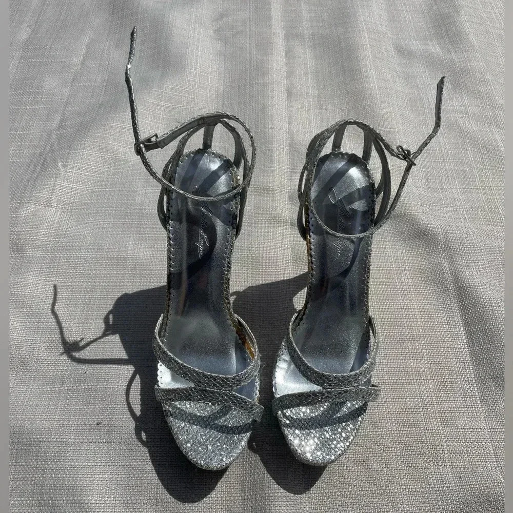 Womens Jonathan Kayne Silver Glitter Heels - Sz. 7